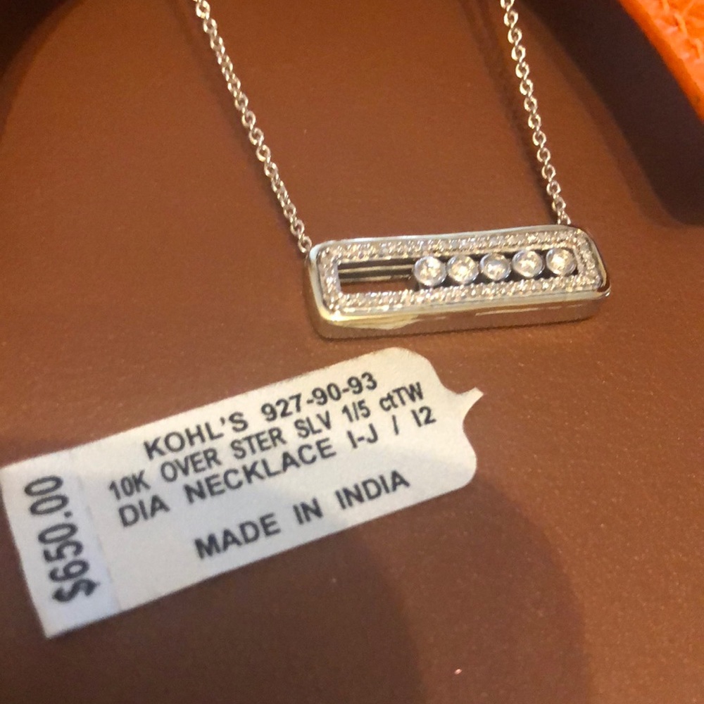 Diamond bar necklace with five moving diamonds. - Picture 4 of 7